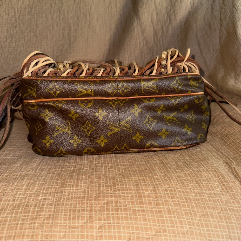 Vintage Louis Vuitton purse from Vintage Boho Bags - Picture 5 of 12
